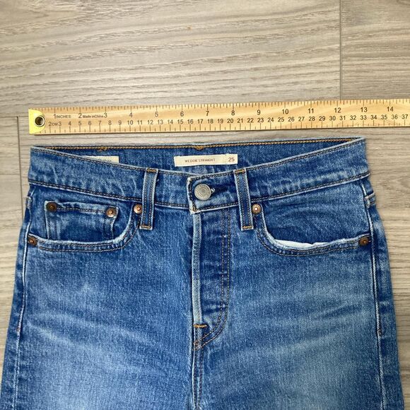 Levi's Premium Wedgie Straight Button Fly Distressed Jeans Size 25 - Picture 3 of 8